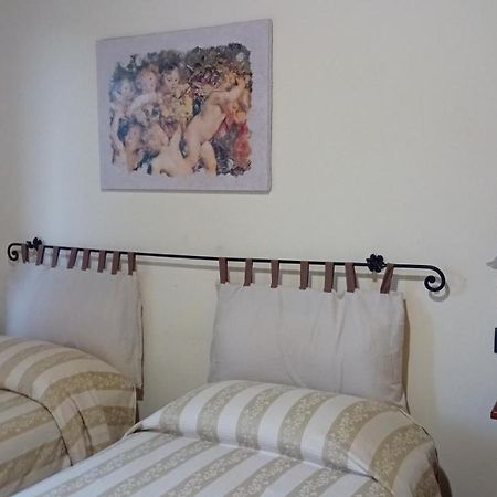 Agriturismo Valpietro Bed and Breakfast Urbania Eksteriør billede